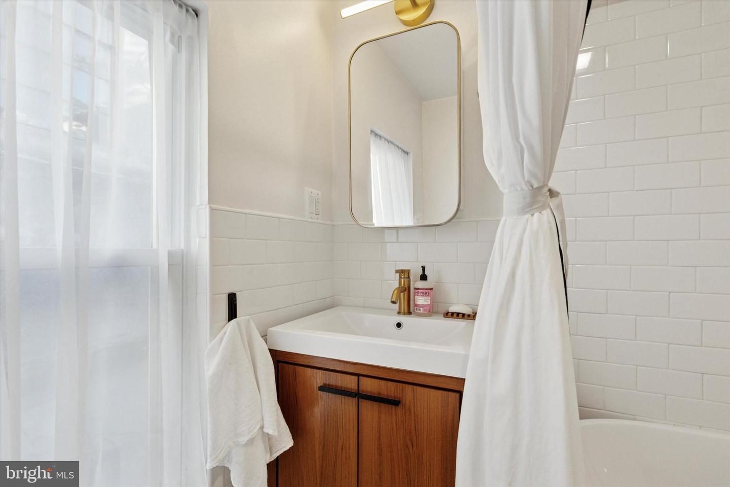 1635 Catharine St Property Photo 23