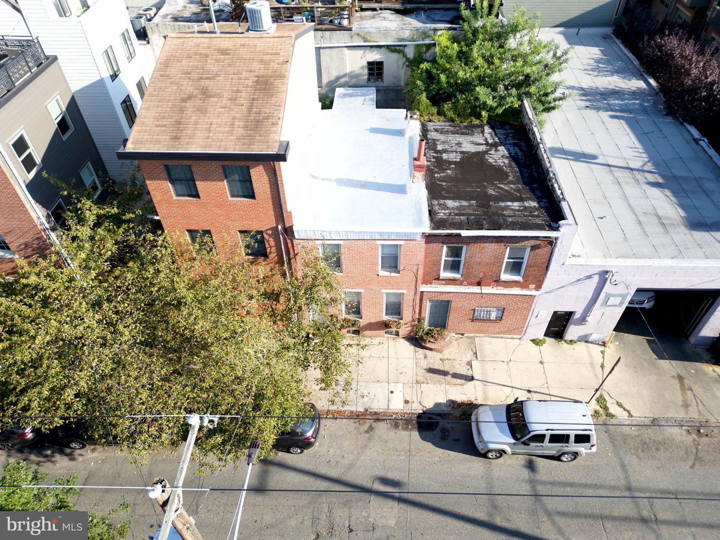 1635 Catharine St Property Photo 34
