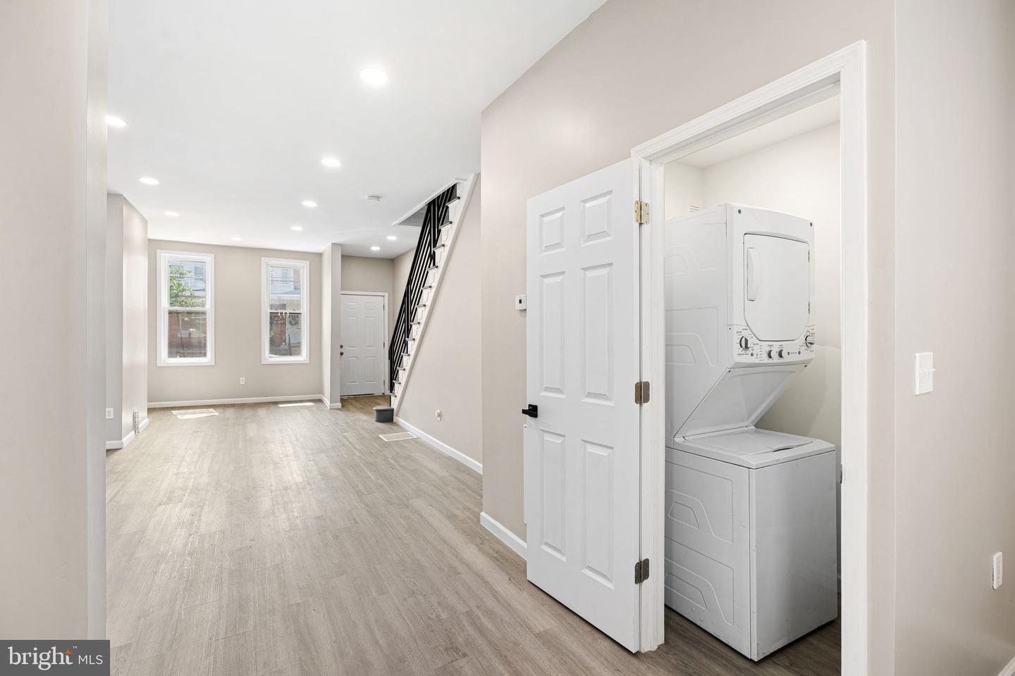 2265 E Clearfield St Property Photo 4