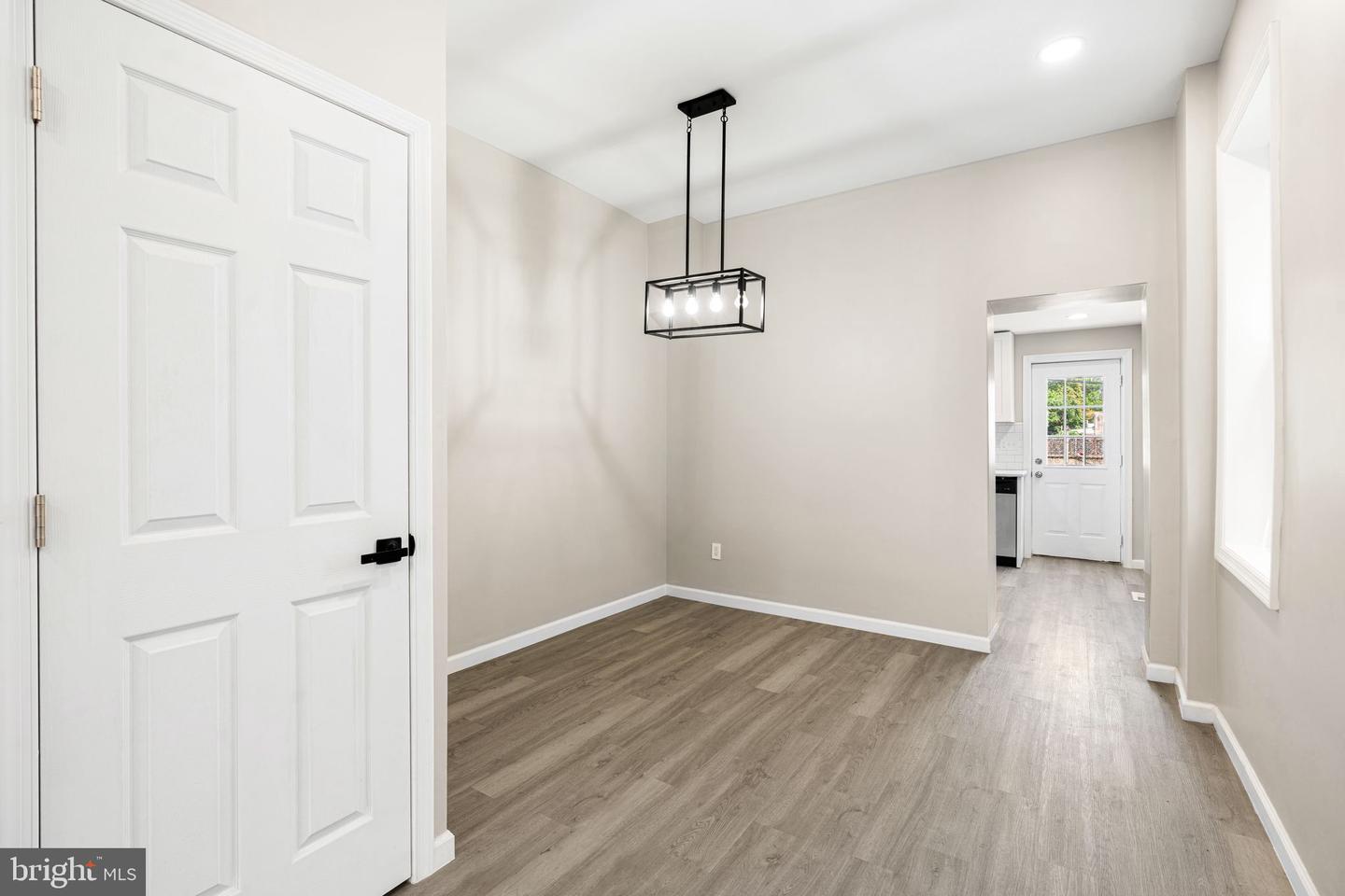 2265 E Clearfield St Property Photo 6