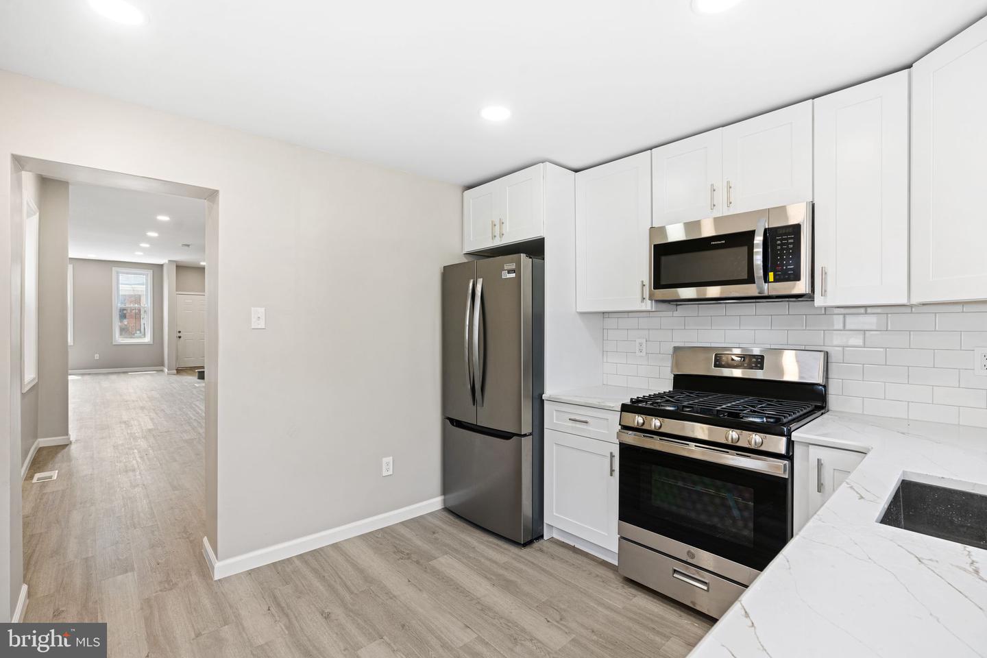 2265 E Clearfield St Property Photo 7