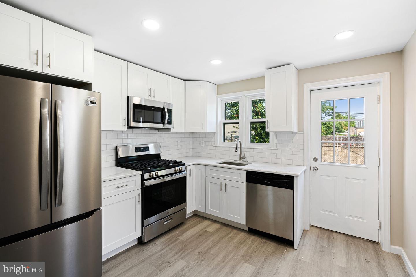 2265 E Clearfield St Property Photo 8