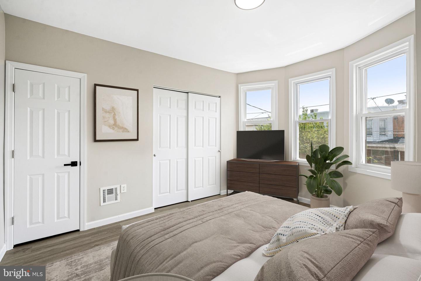 2265 E Clearfield St Property Photo 9