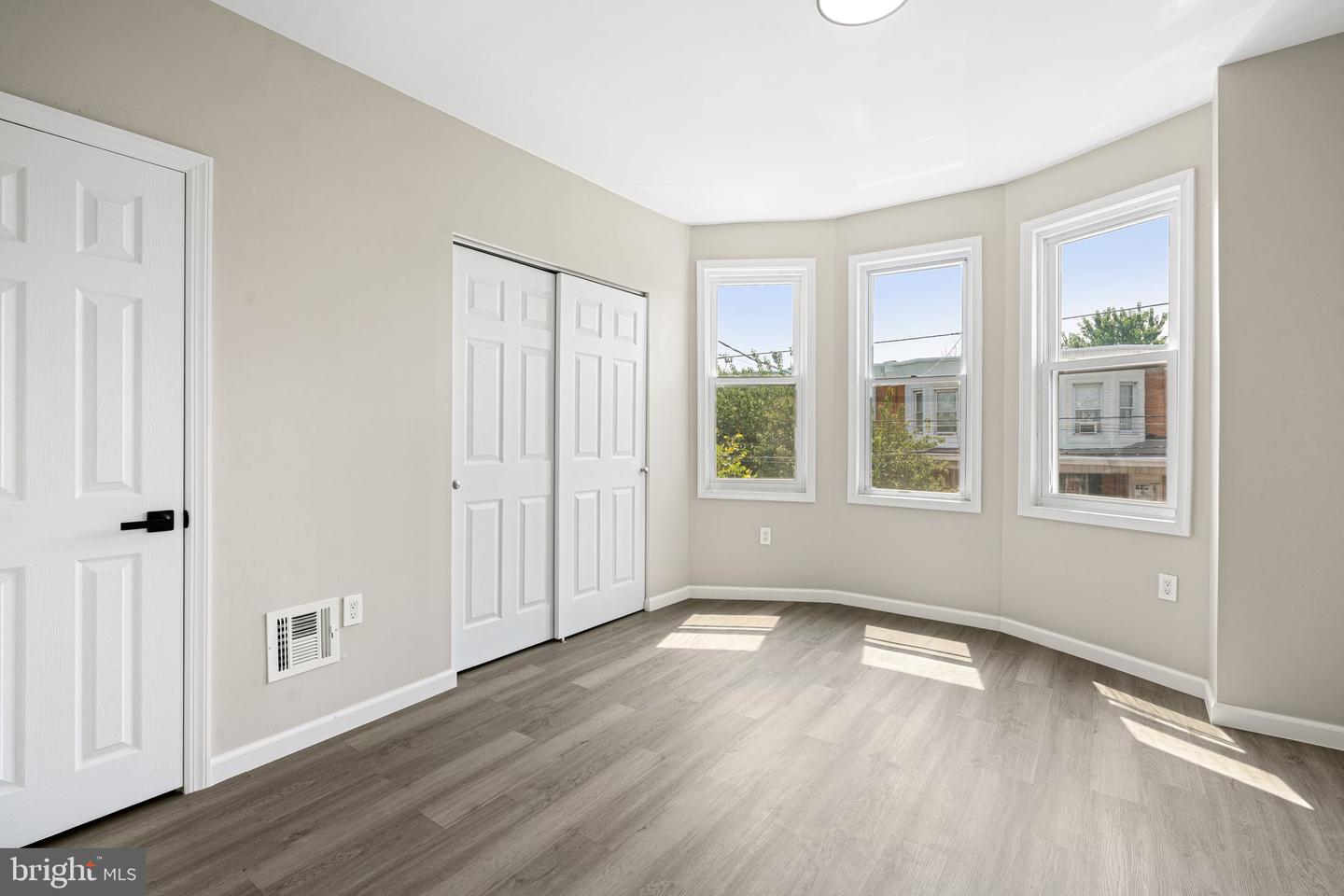 2265 E Clearfield St Property Photo 10