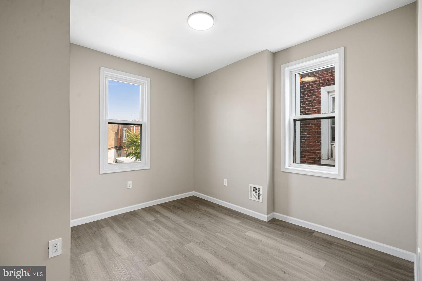 2265 E Clearfield St Property Photo 16