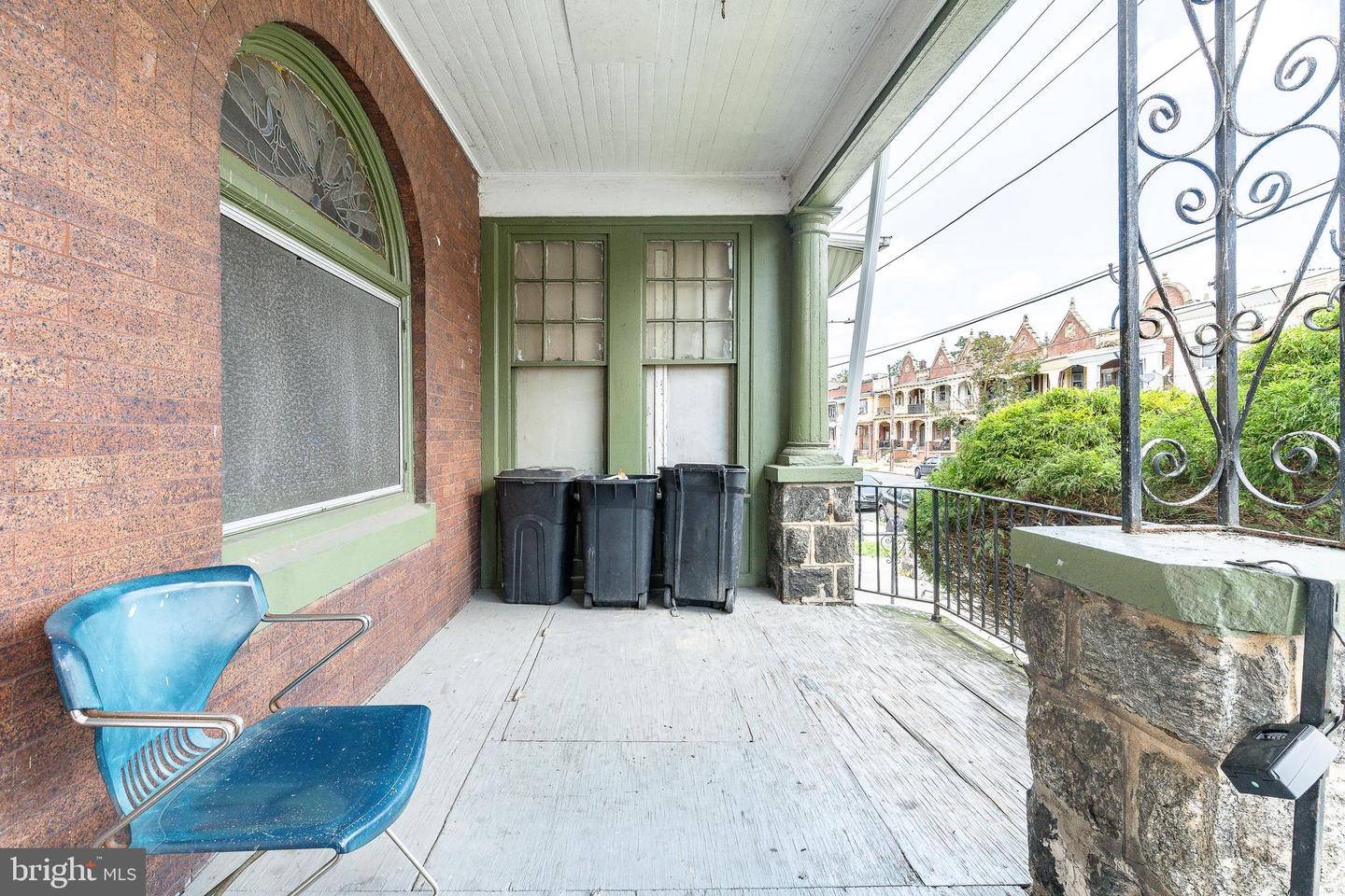 5214 Spruce St Property Photo 3