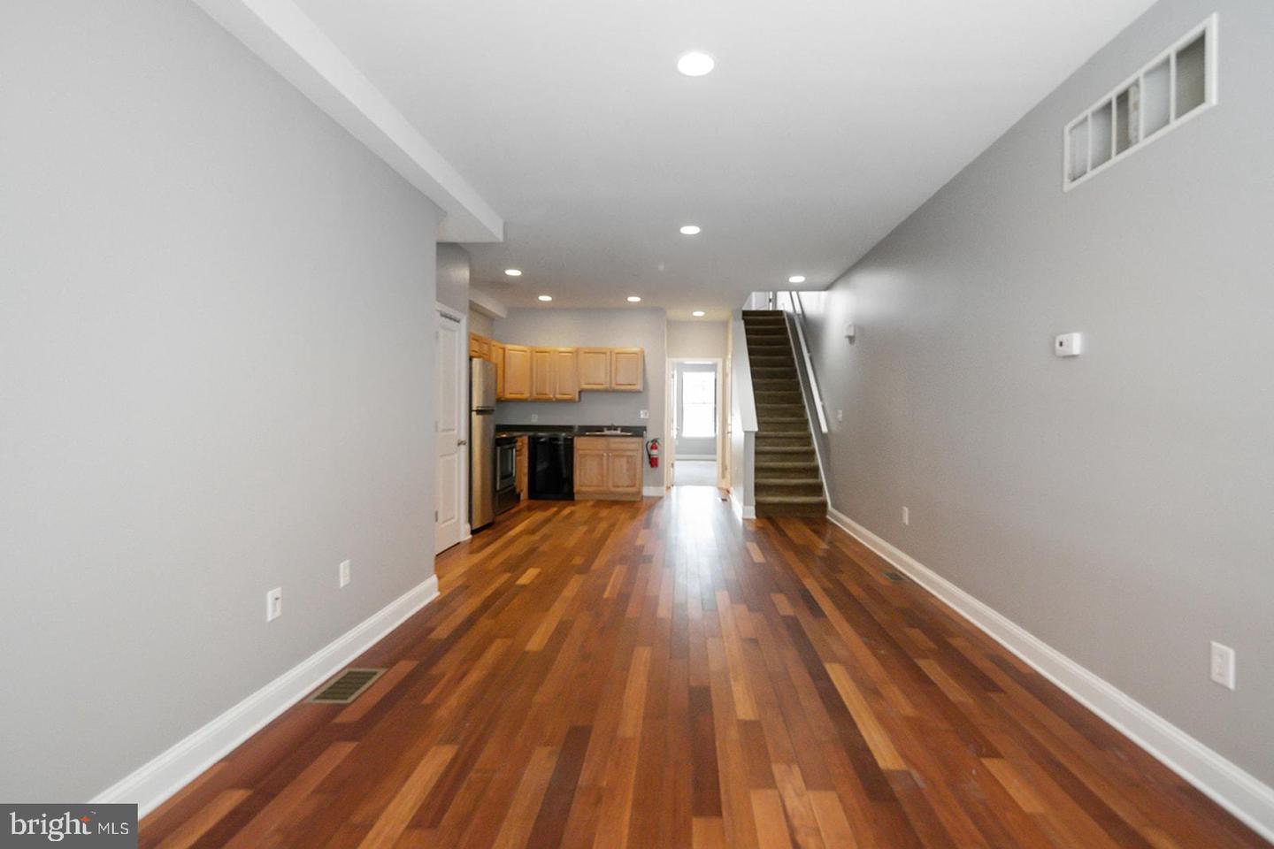 1940 N GRATZ ST Property Photo 1