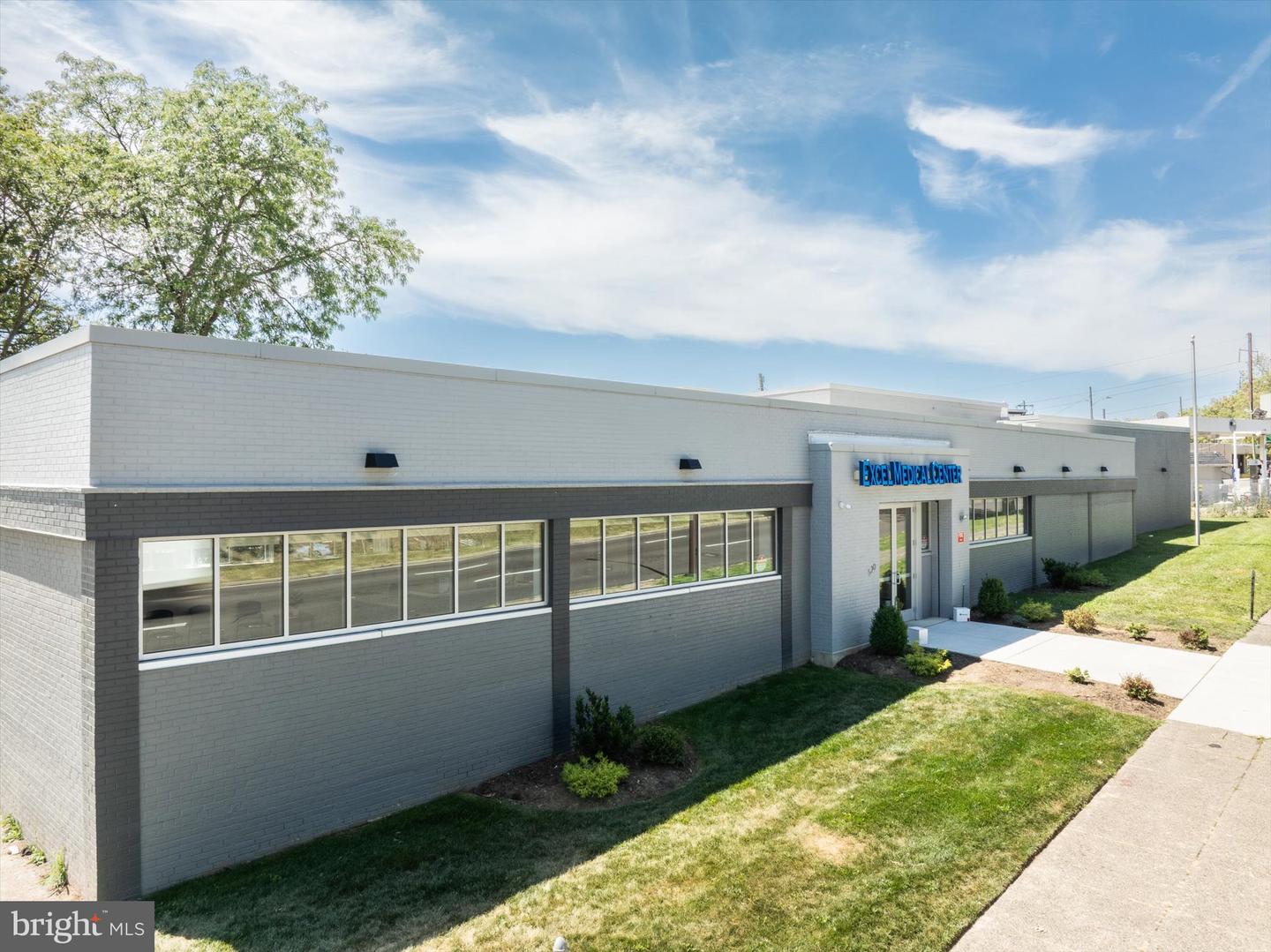 520 W Roosevelt Blvd Property Photo