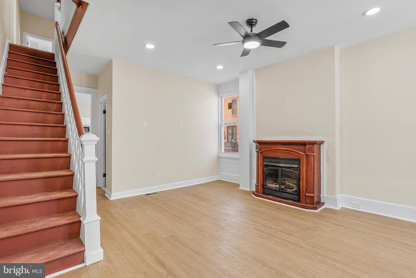 2742 W Montgomery Ave Property Photo 1