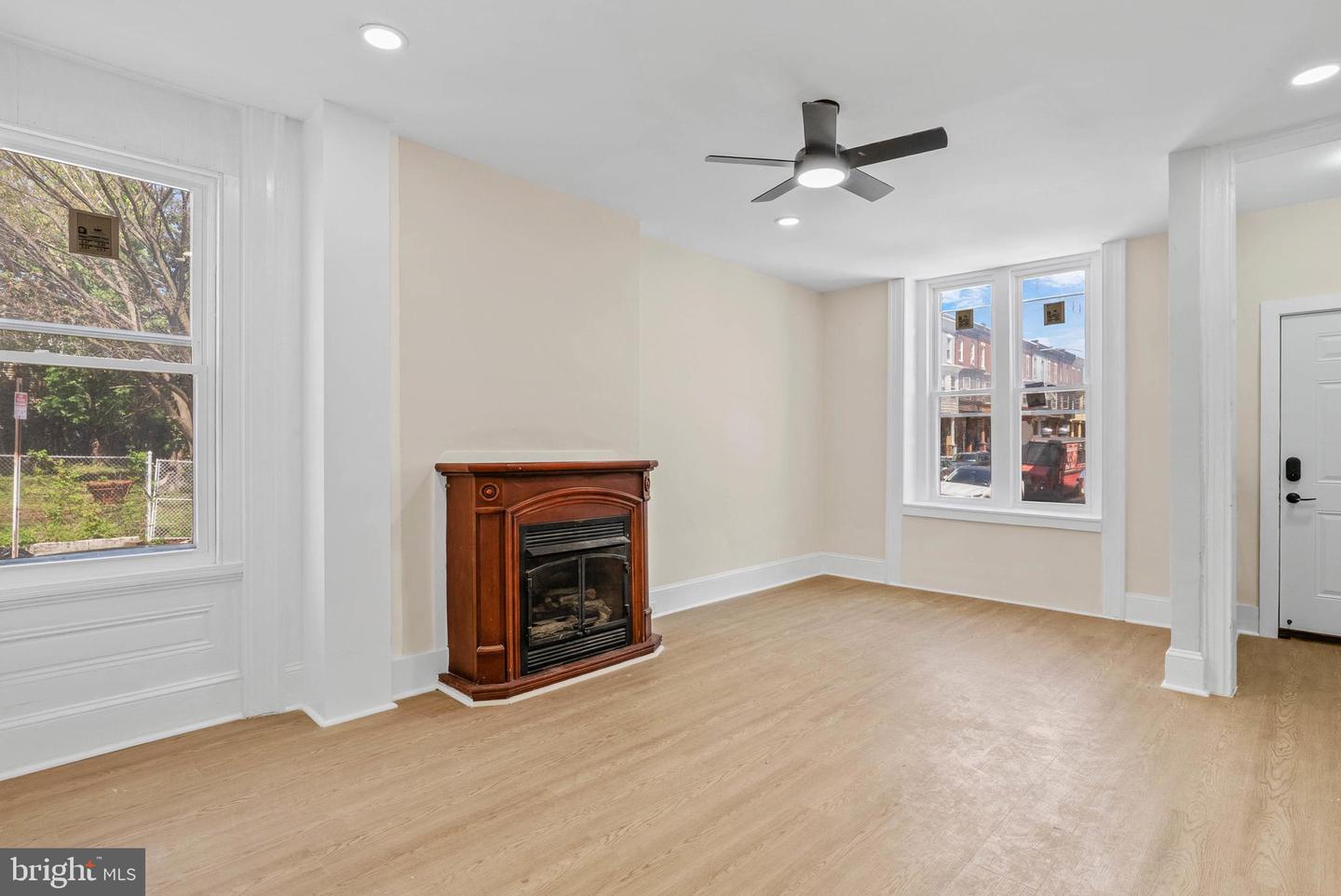 2742 W Montgomery Ave Property Photo 3