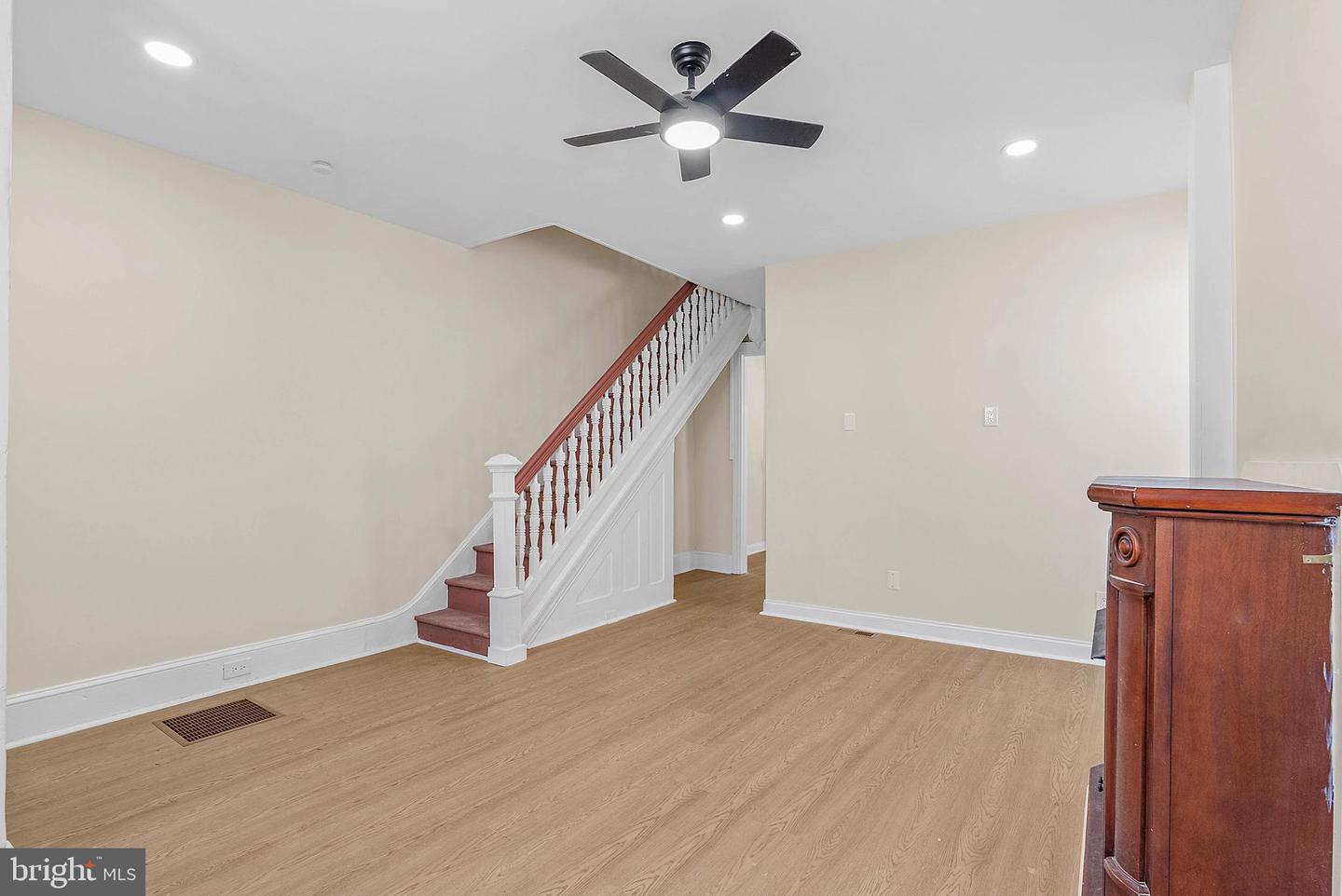 2742 W Montgomery Ave Property Photo 5