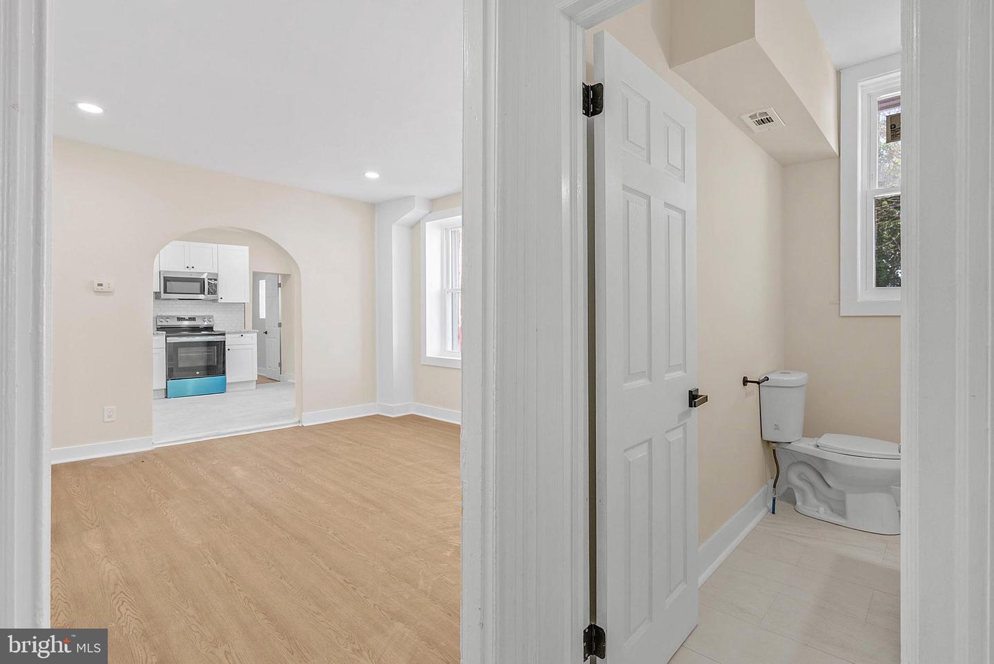 2742 W Montgomery Ave Property Photo 6