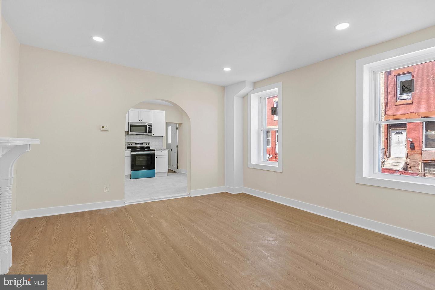 2742 W Montgomery Ave Property Photo 8