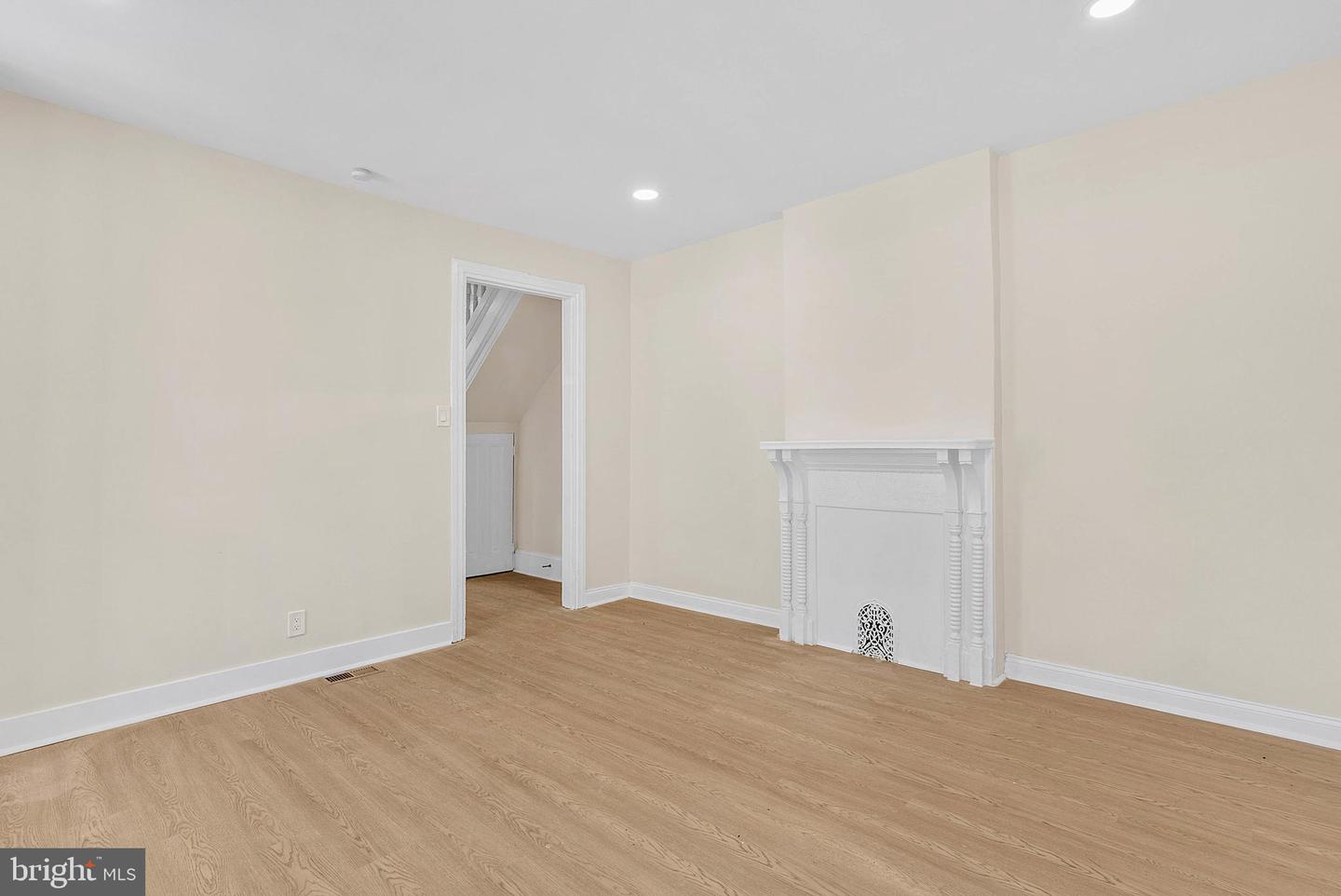 2742 W Montgomery Ave Property Photo 9