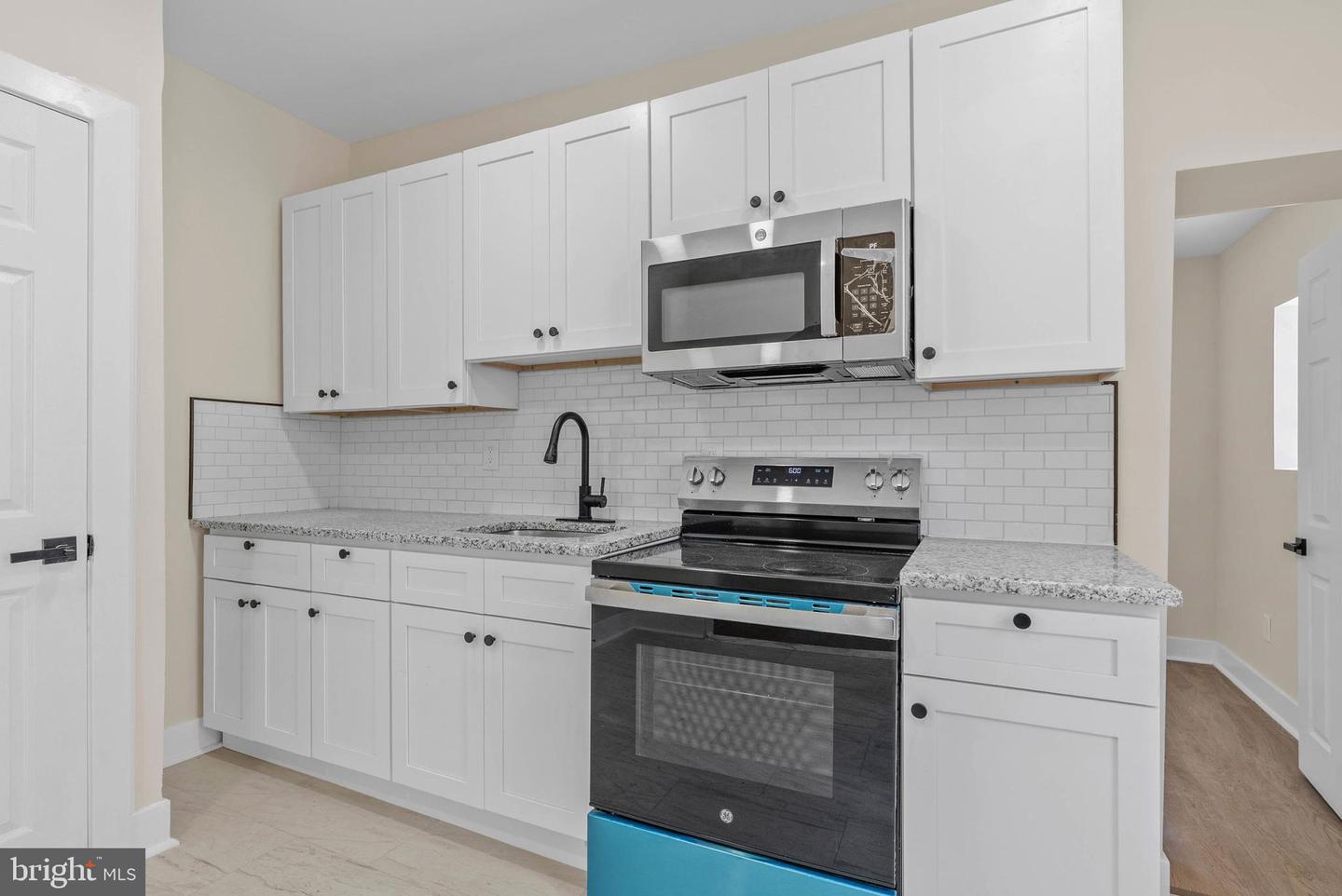 2742 W Montgomery Ave Property Photo 11