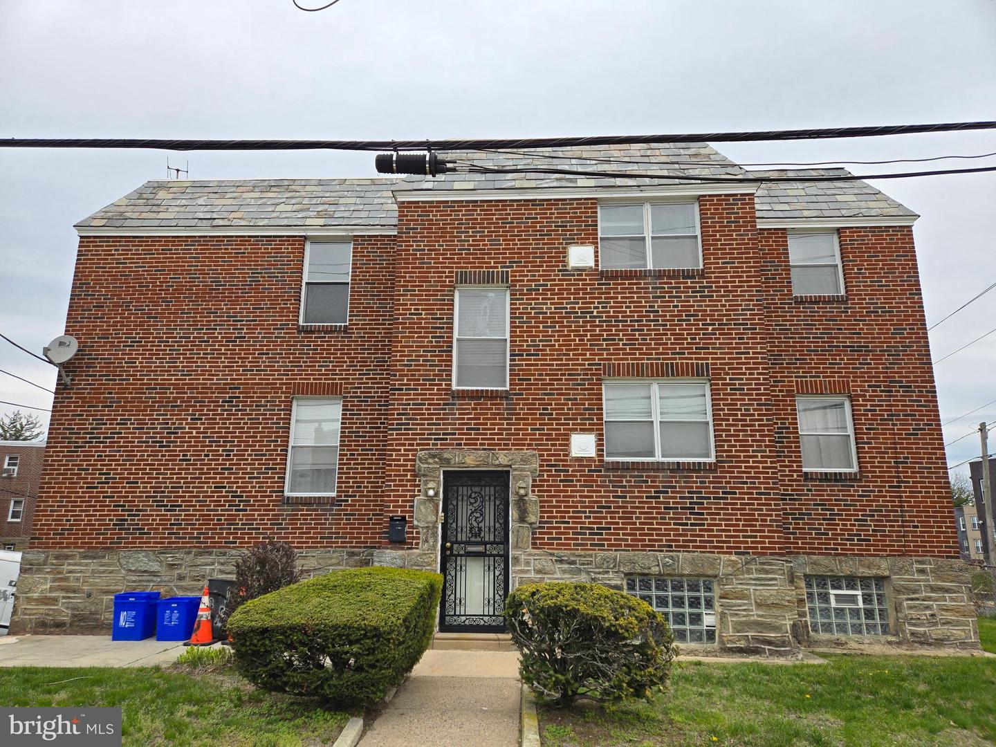 1301 E JOHNSON ST Property Photo 1