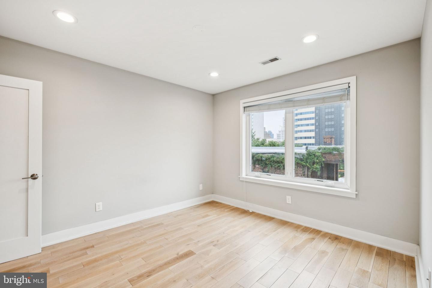 1516 Green St Property Photo 8