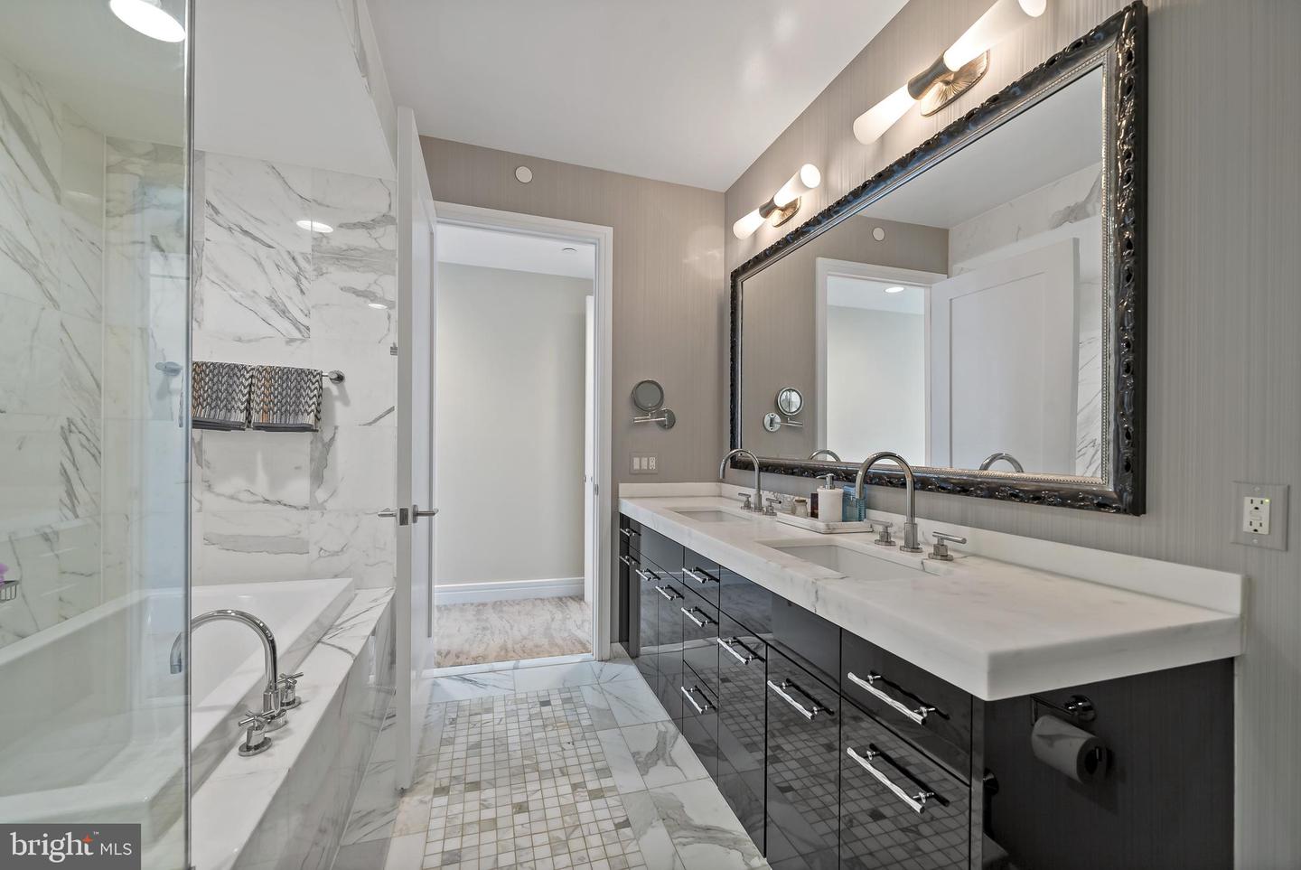 1414 S Penn Sq #22b Property Photo 25