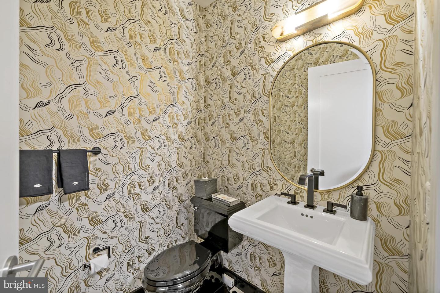 1414 S Penn Sq #22b Property Photo 35