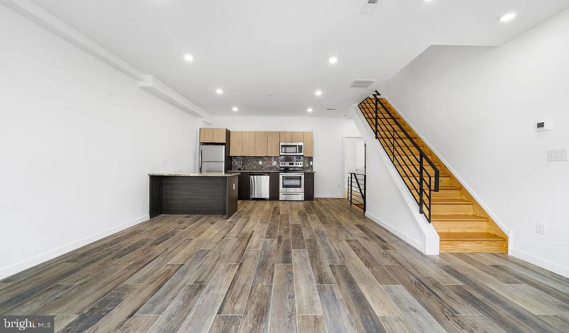 300 Budd St #b2 Property Photo 1