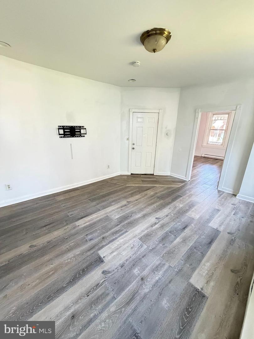 5413 N Front St Property Photo 2