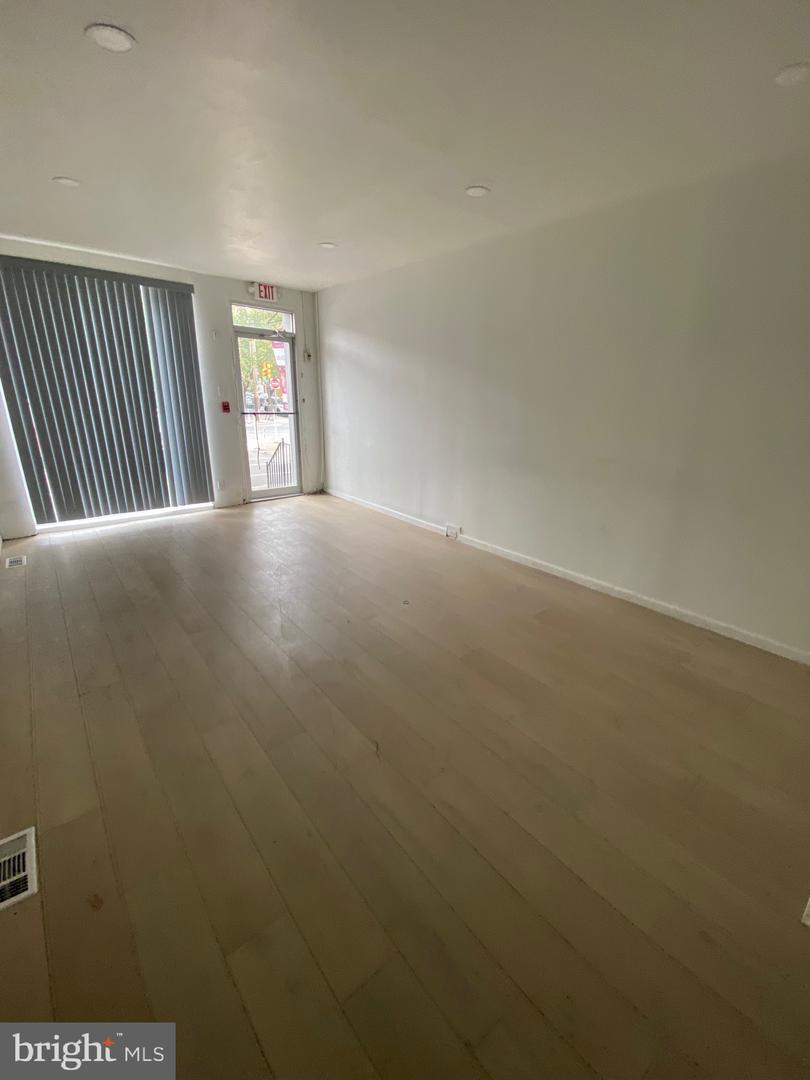 1142 S 11th St #first Floor Front Property Photo 2