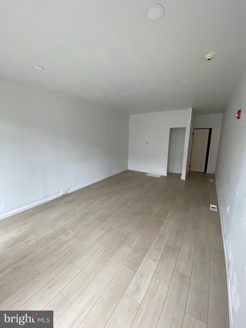 1142 S 11th St #first Floor Front Property Photo 3