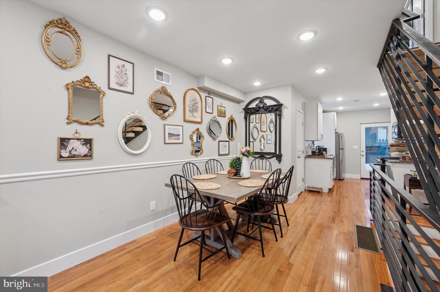 1233 N Hollywood St Property Photo 4