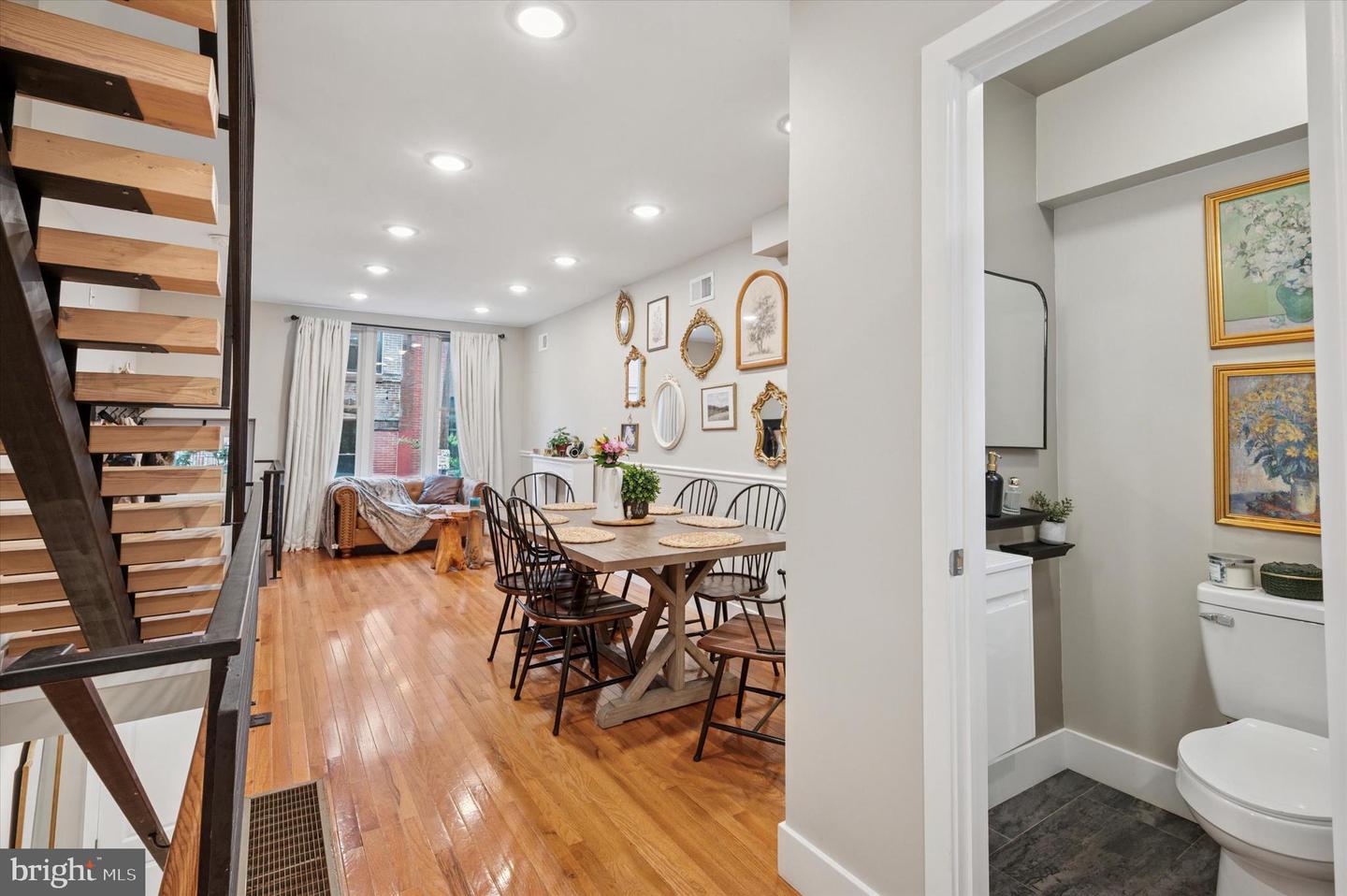 1233 N Hollywood St Property Photo 5