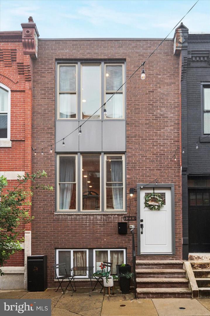 1233 N Hollywood St Property Photo 16