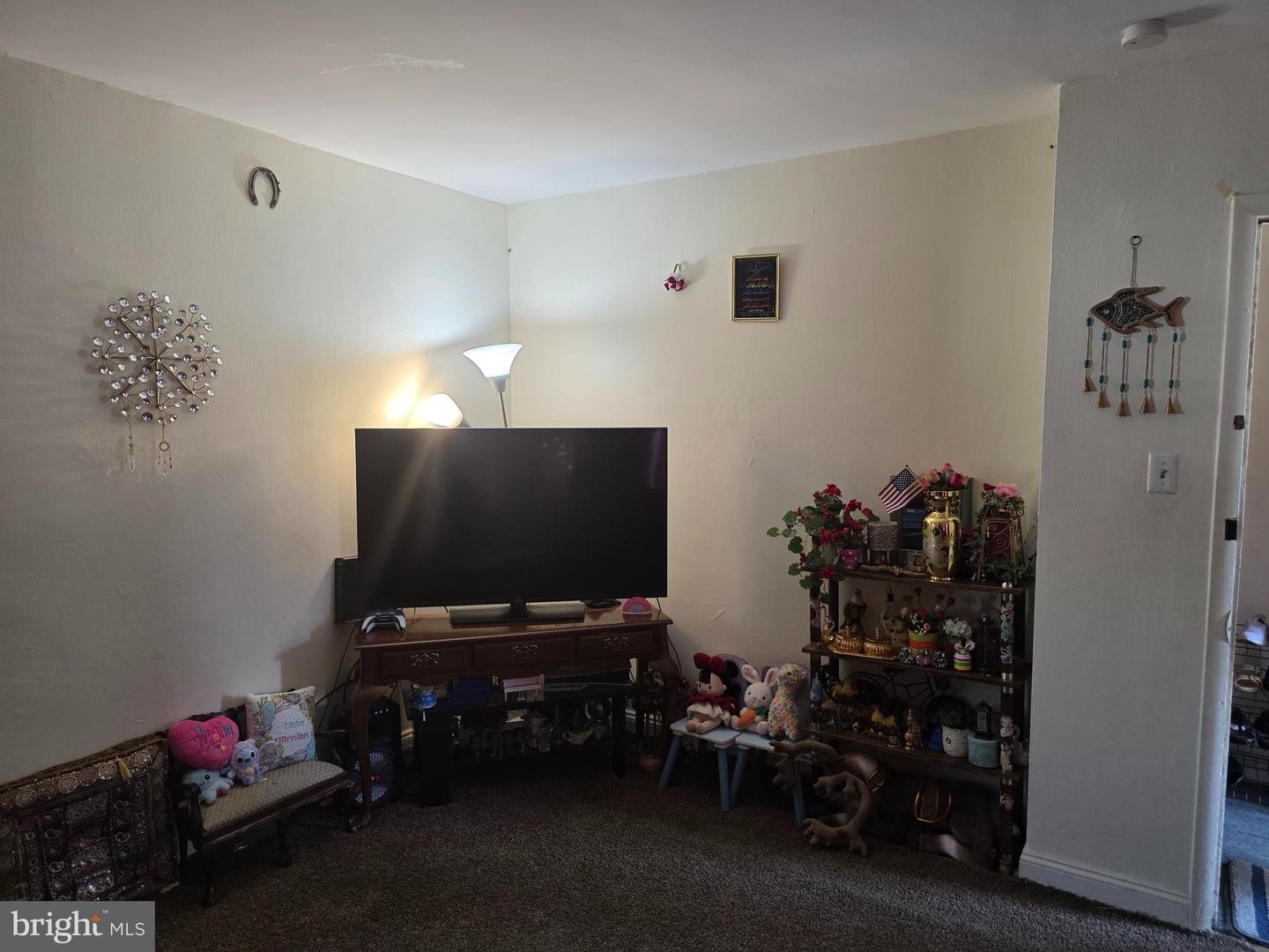 2711 Unruh Ave Property Photo 6