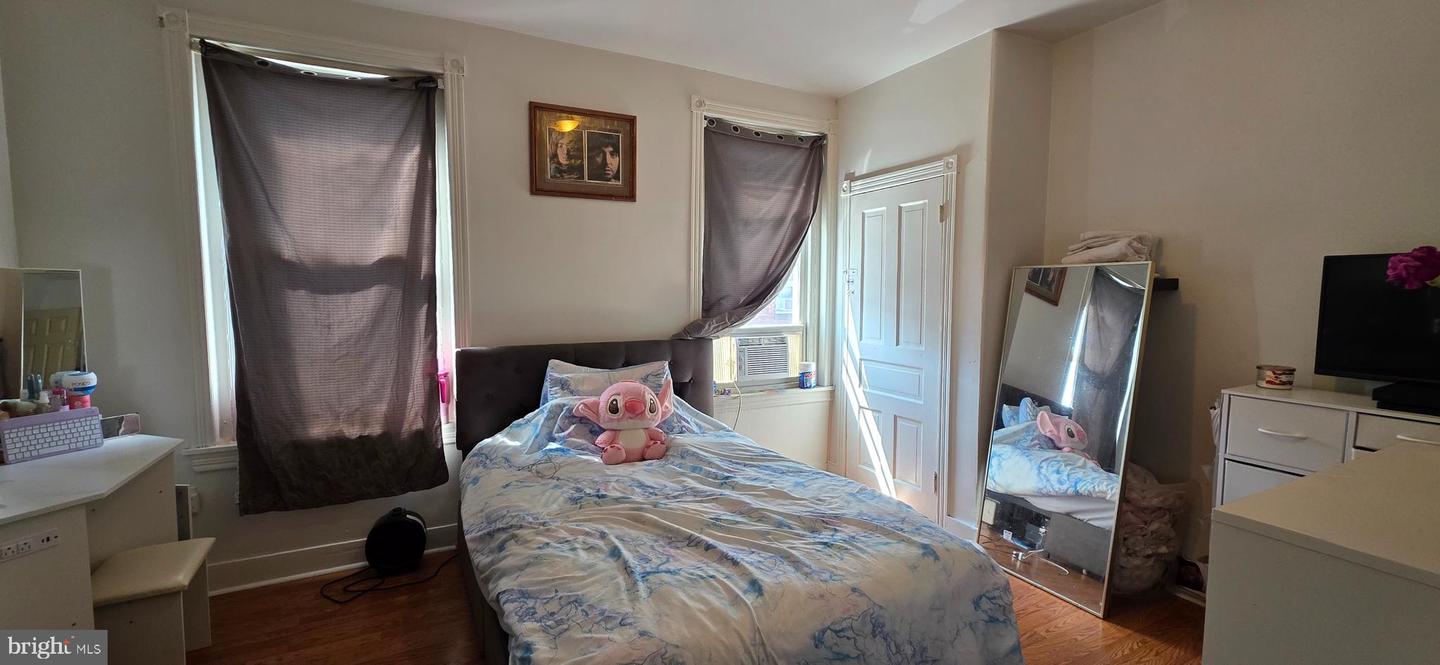 2549 S Fairhill St Property Photo 6