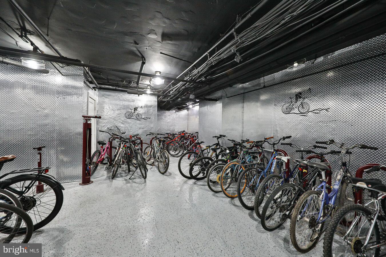 4247 Locust St #1b-118 Property Photo 33