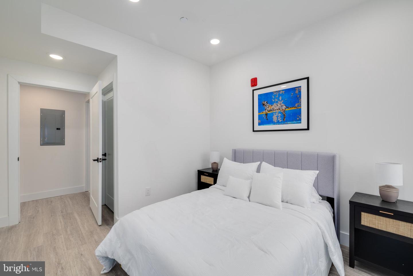 2400-18 E Huntingdon St #305 Property Photo 4