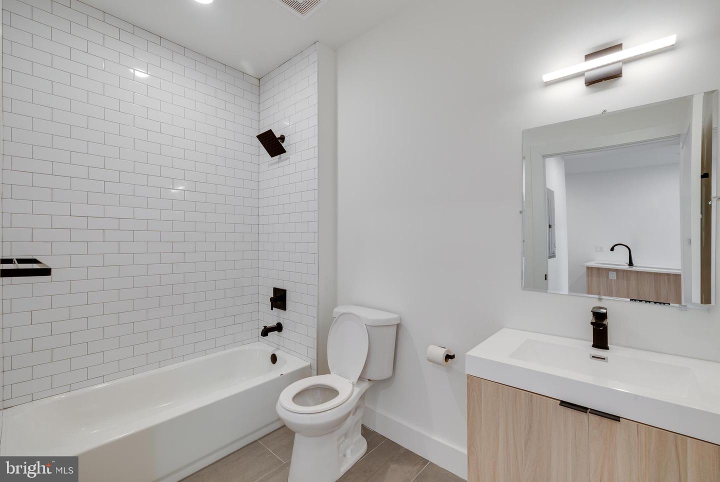 2400-18 E Huntingdon St #305 Property Photo 7