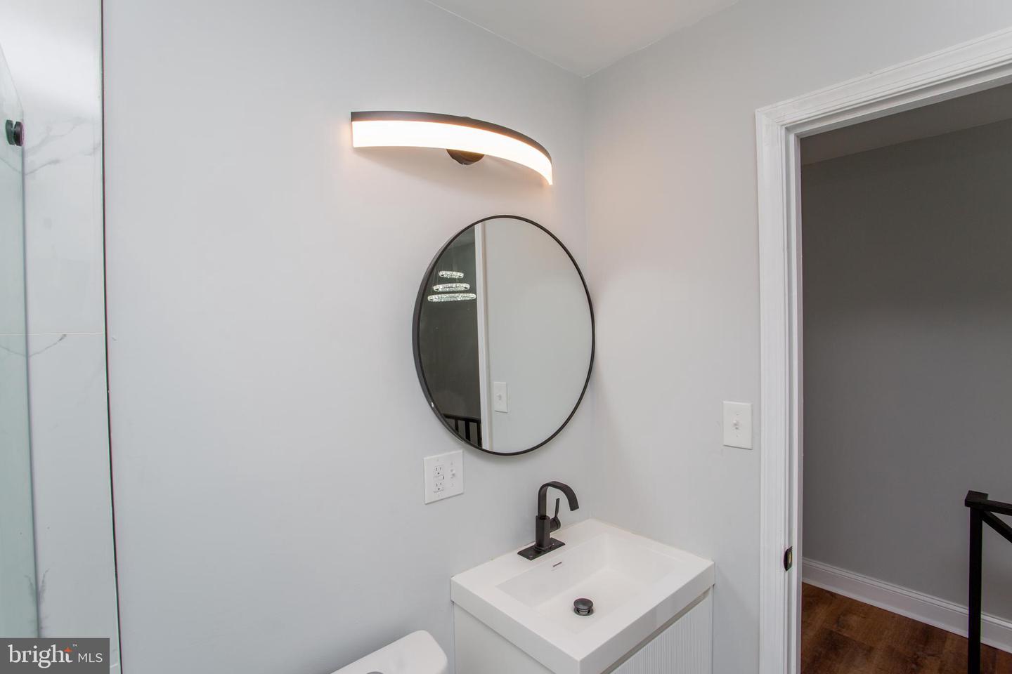 1847 Hoffman St Property Photo 10