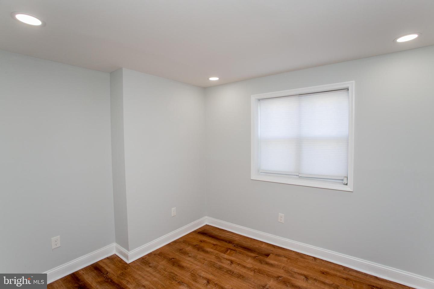 1847 Hoffman St Property Photo 18