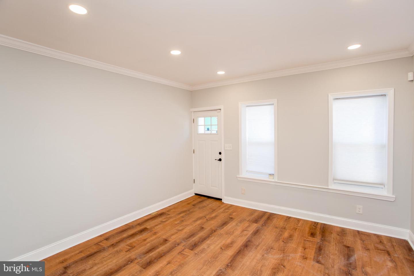 1847 Hoffman St Property Photo 19