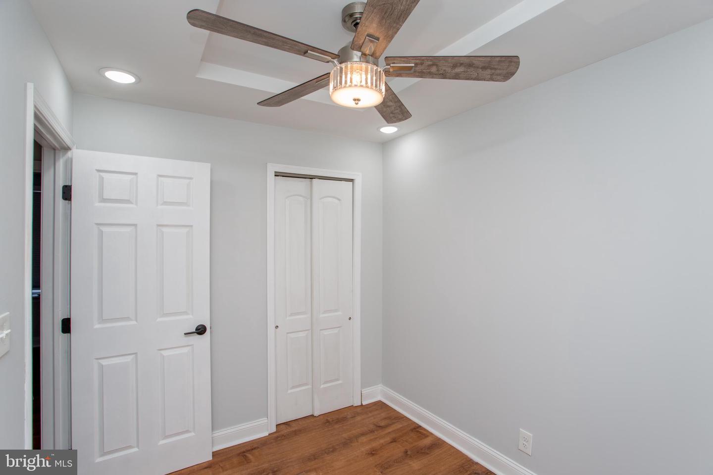 1847 Hoffman St Property Photo 32