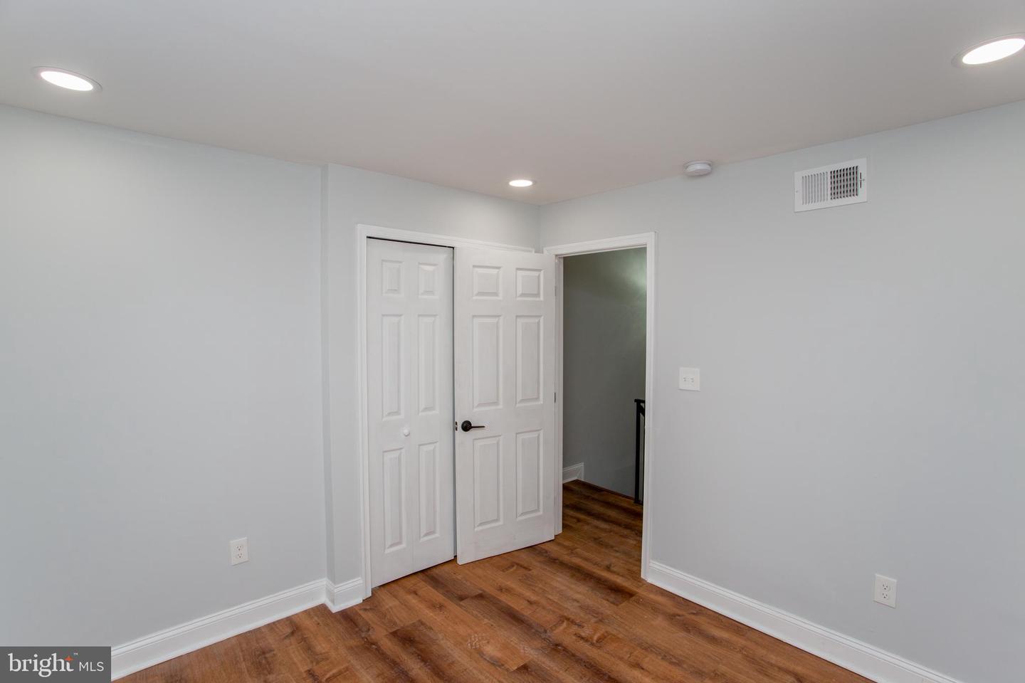 1847 Hoffman St Property Photo 33