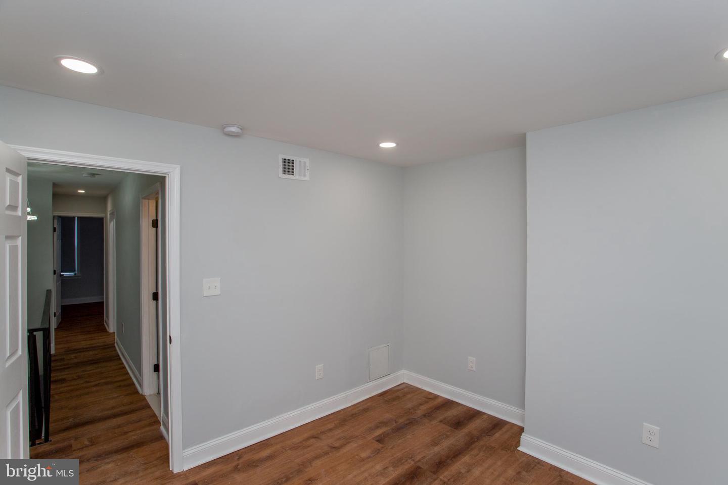 1847 Hoffman St Property Photo 34
