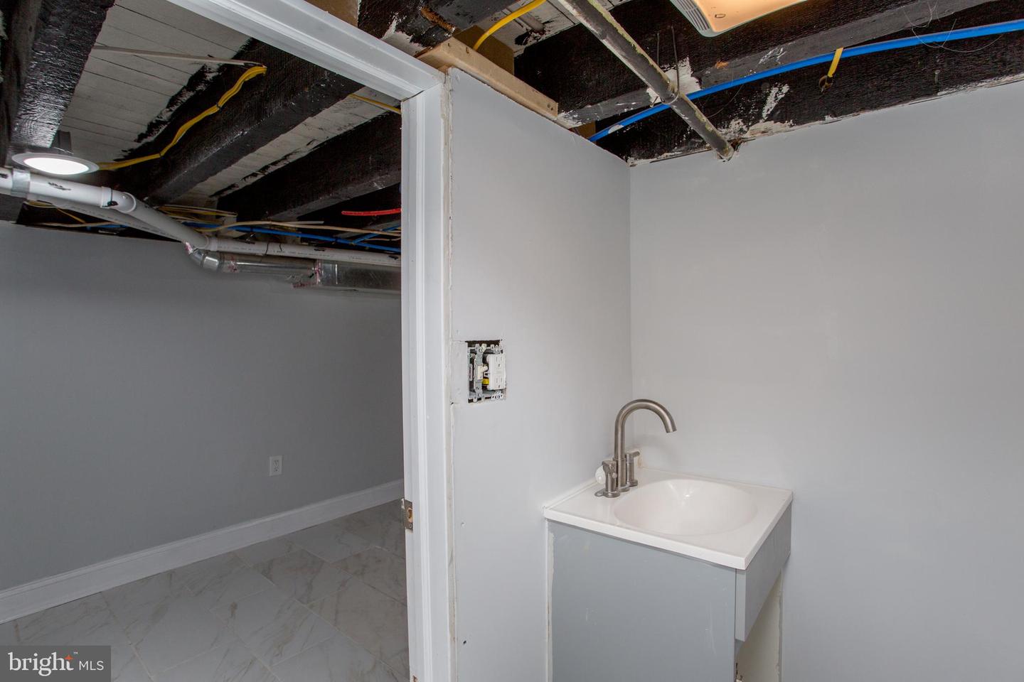 1847 Hoffman St Property Photo 35