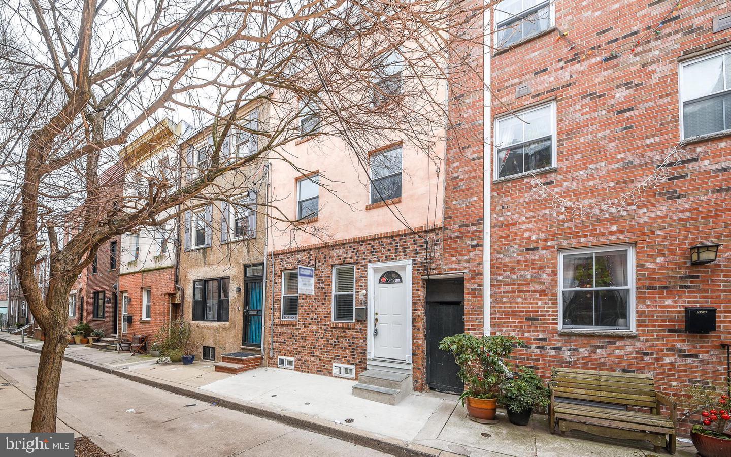 922 League St Property Photo 1