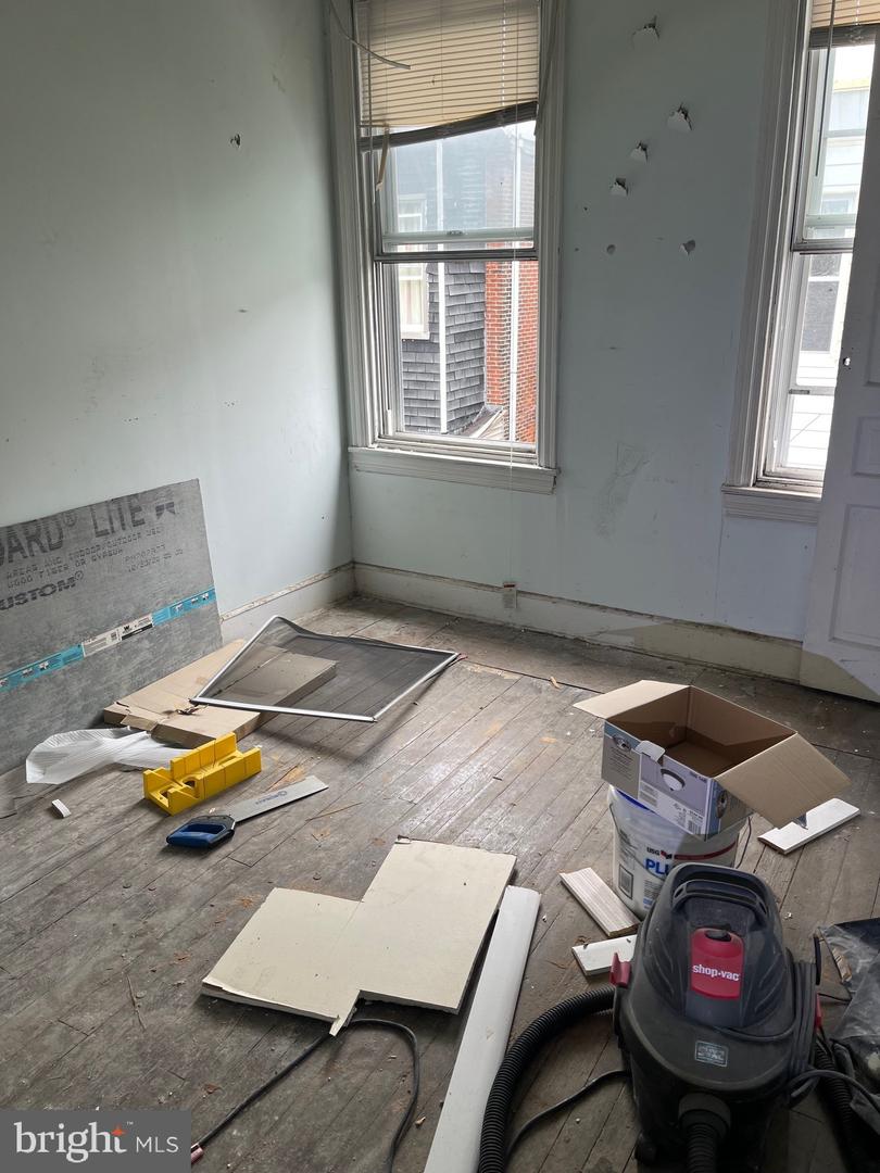 1721 N Hollywood St Property Photo 5