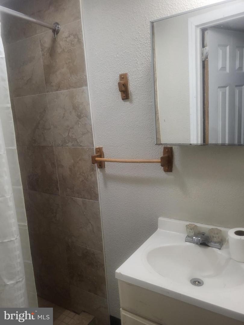 4211 E Roosevelt Blvd Property Photo 13