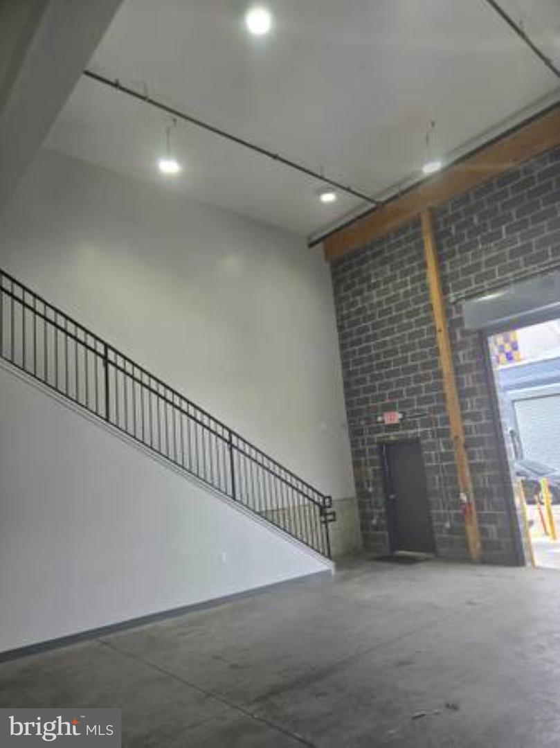 3001-73 Ormes St Property Photo 2