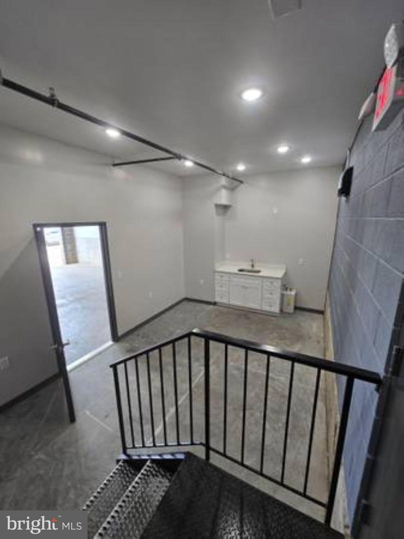 3001-73 Ormes St Property Photo 4