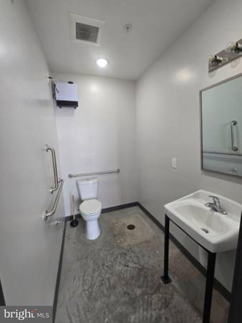3001-73 Ormes St Property Photo 5