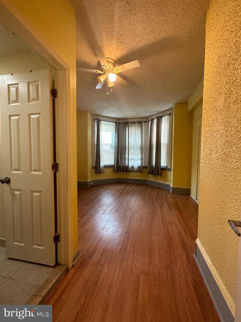 2236 N Park Ave Property Photo 3