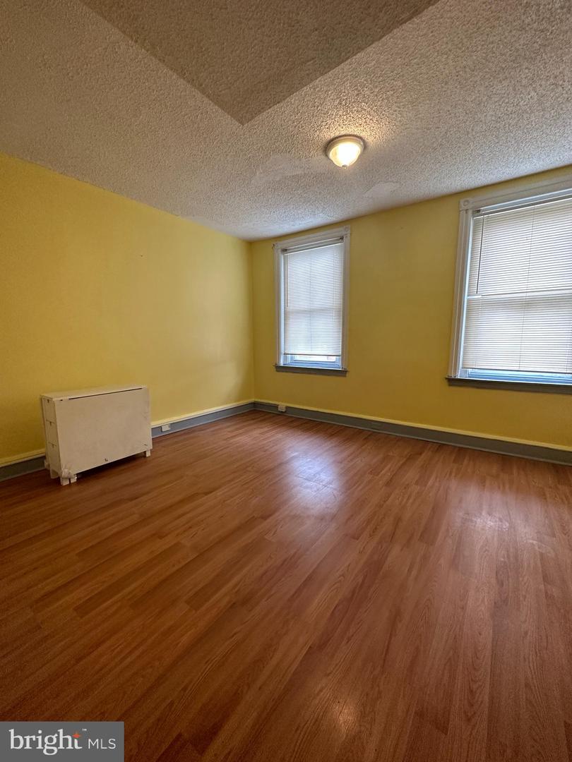 2236 N Park Ave Property Photo 6